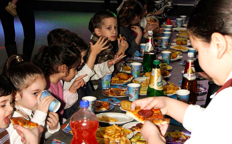 დაბადების დღის წვეულება 30+2 ბავშვზე, საჩუქრად სახის მოხატვა და ბუშტების შოუ