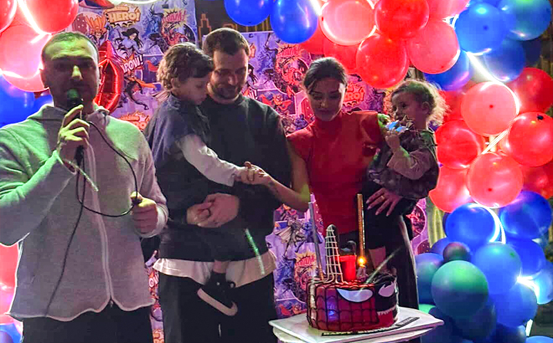 დაბადების დღის წვეულება 30+2 ბავშვზე, საჩუქრად სახის მოხატვა და ბუშტების შოუ