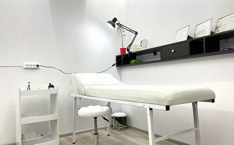 ტუჩის და წარბის კონტური ან დაფერვა და წარბის ღეროვანი შევსება