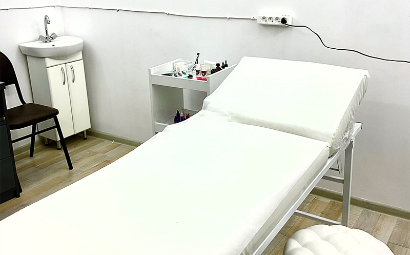 ტუჩის და წარბის კონტური ან დაფერვა და წარბის ღეროვანი შევსება