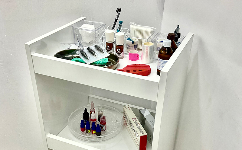 ტუჩის და წარბის კონტური ან დაფერვა და წარბის ღეროვანი შევსება