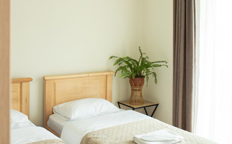 ყაზბეგში, ნომრები ხედით მყინვარზე და აივნით