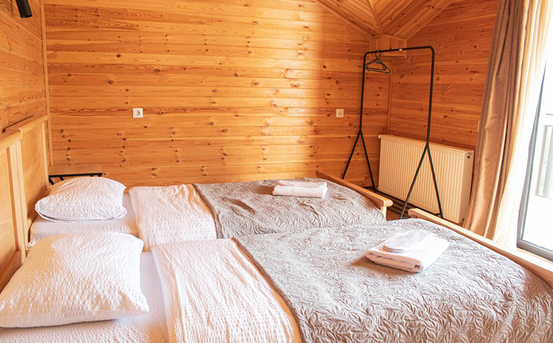 ყაზბეგში, ნომრები ხედით მყინვარზე და აივნით