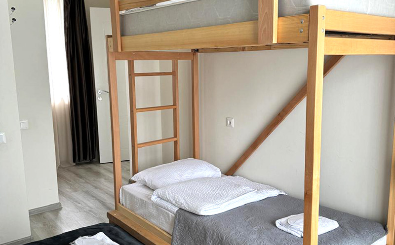 ყაზბეგში, ნომრები ხედით მყინვარზე და აივნით