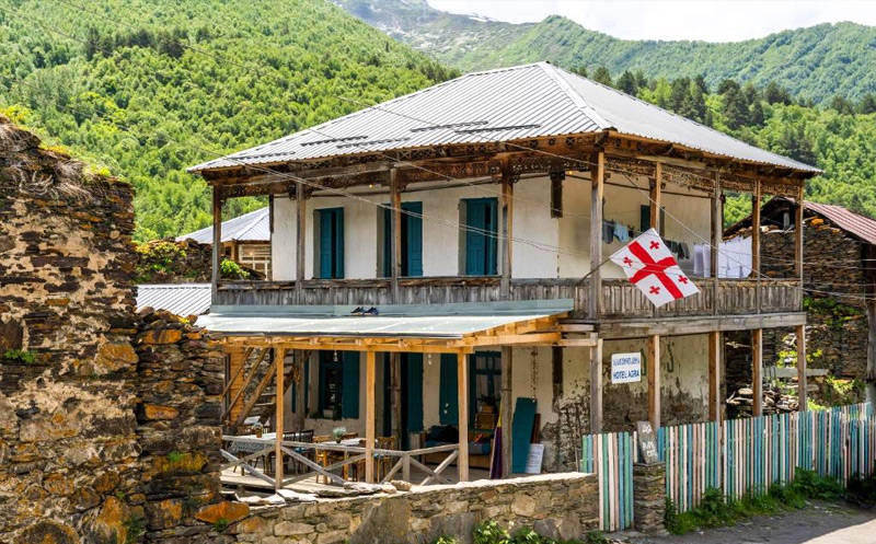 ნომრები სვანეთში, უშგულში 2, 3 და 4 სტუმარზე