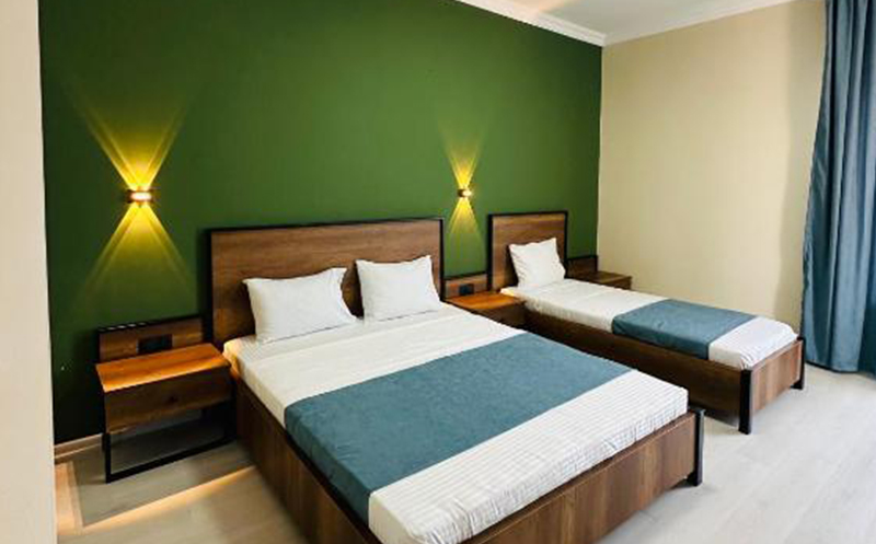 ივნისი, ივლისი, ზღვის პირველ ზოლში, შეკვეთილში, ნომრები 2, 3 და 4 სტუმარზე საუზმით და ღია აუზით