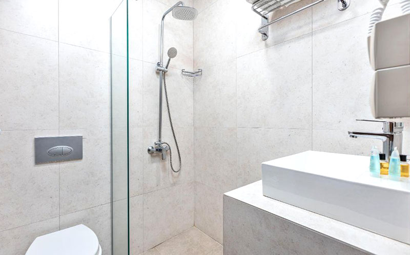 ნომერი 2 სტუმარზე საუზმით, გერგეთის და მყინვარწვერის ხედით ყაზბეგის პრემიუმ კლასის სასტუმროში