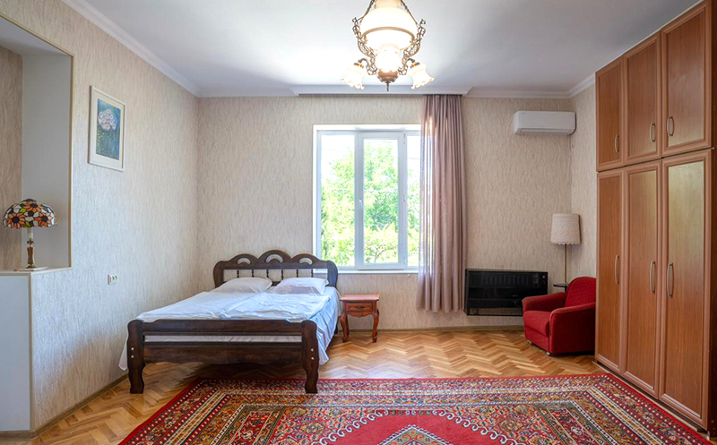 კახეთში, ნომერი 2, 4 ან 6 სტუმარზე