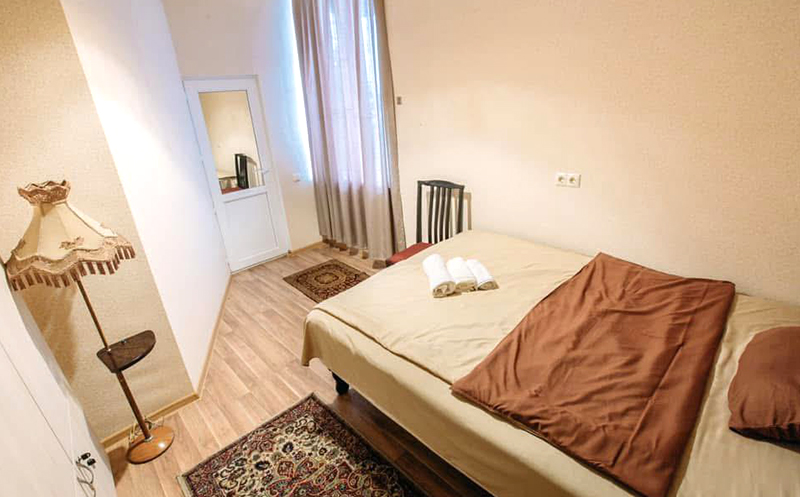 კახეთში, ნომერი 2, 4 ან 6 სტუმარზე