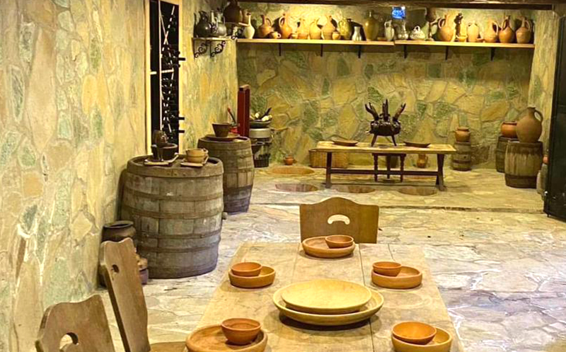 კახეთში, ნომერი 2, 4 ან 6 სტუმარზე