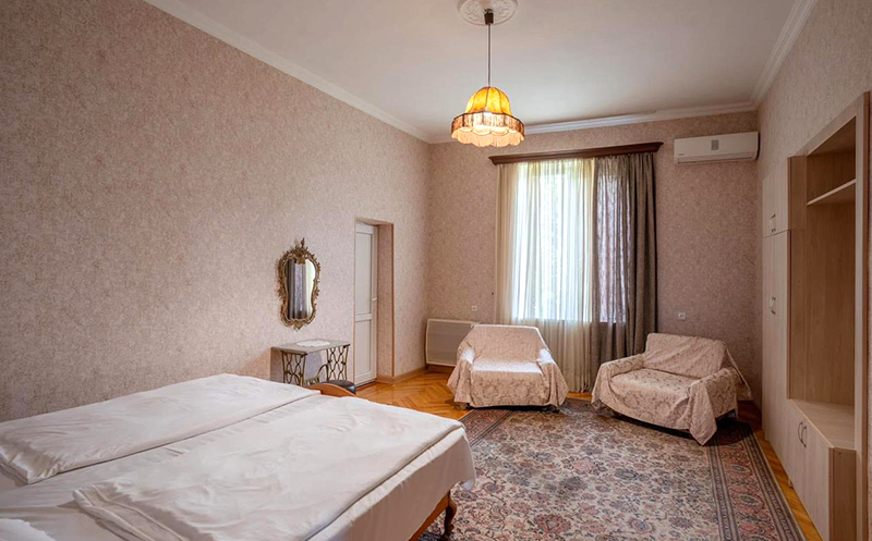 კახეთში, ნომერი 2, 4 ან 6 სტუმარზე