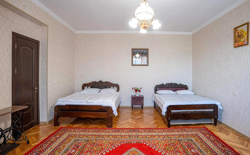 კახეთში, ნომერი 2, 4 ან 6 სტუმარზე