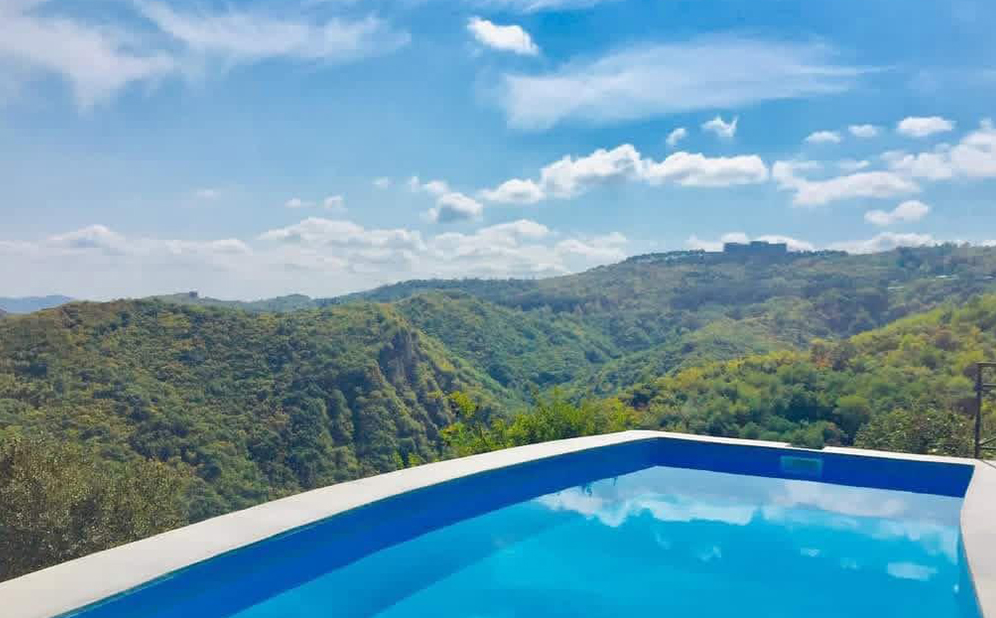 ნომერი 2 ან 3 სტუმარზე საუზმით და ღია აუზით სიღნაღში