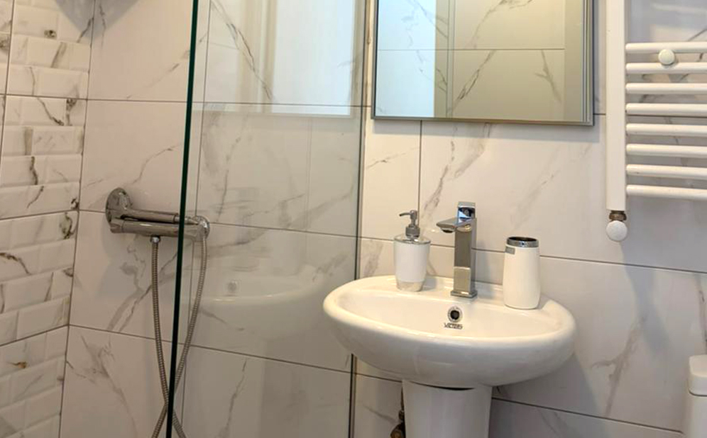 ნომერი 2 ან 3 სტუმარზე საუზმით და ღია აუზით სიღნაღში