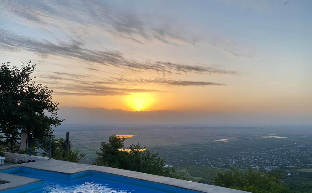 ნომერი 2 ან 3 სტუმარზე საუზმით და ღია აუზით სიღნაღში