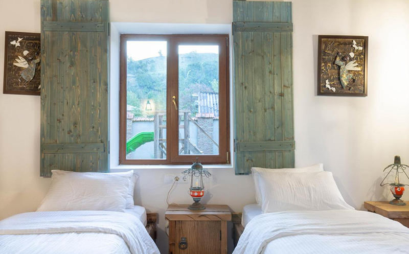 ნომერი საუზმით ორ სტუმარზე ზესტაფონში!