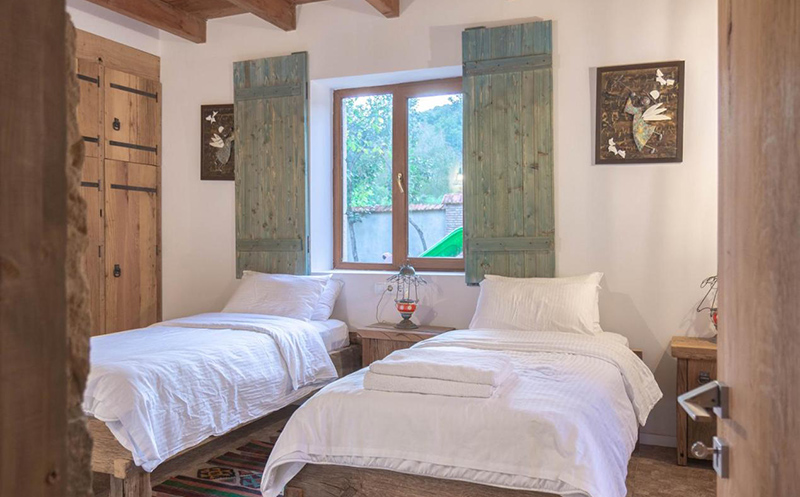 ნომერი საუზმით ორ სტუმარზე ზესტაფონში!