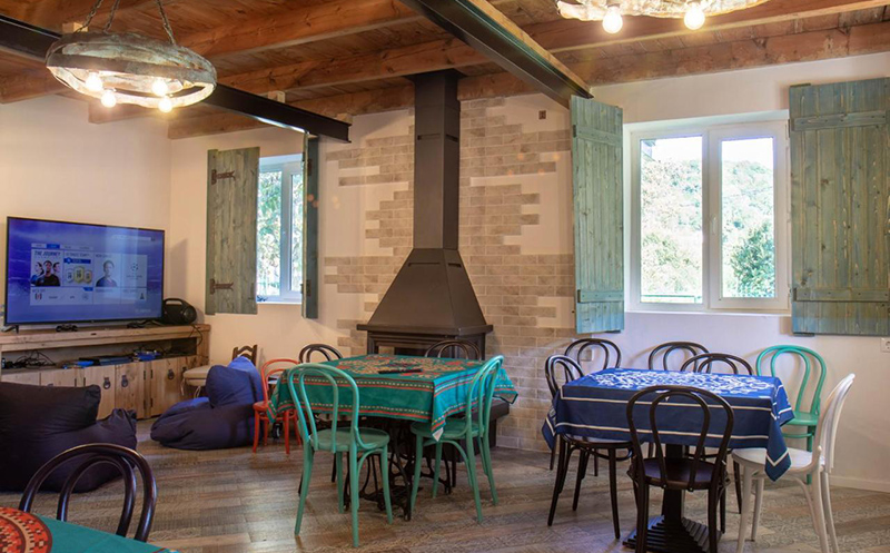 ნომერი საუზმით ორ სტუმარზე ზესტაფონში!