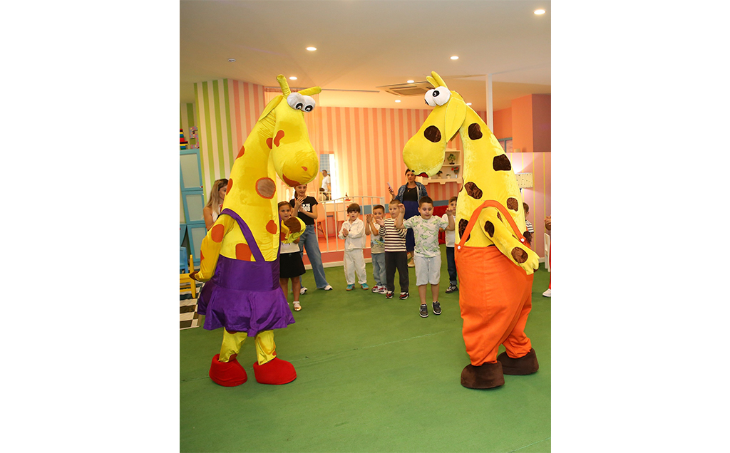 ჟირაფი ჟოზეს ლიცენზირებული დაბადების დღის პროგრამა 10+1, 15 +1 ან 20 +1 ბავშვზე