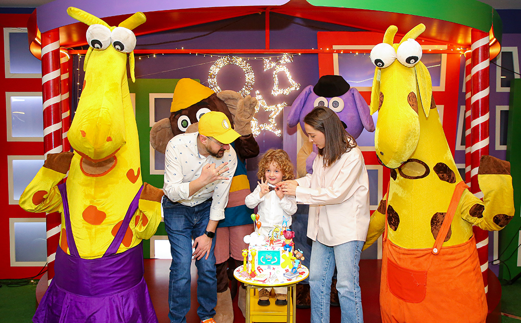 ჟირაფი ჟოზეს ლიცენზირებული დაბადების დღის პროგრამა 10+1, 15 +1 ან 20 +1 ბავშვზე