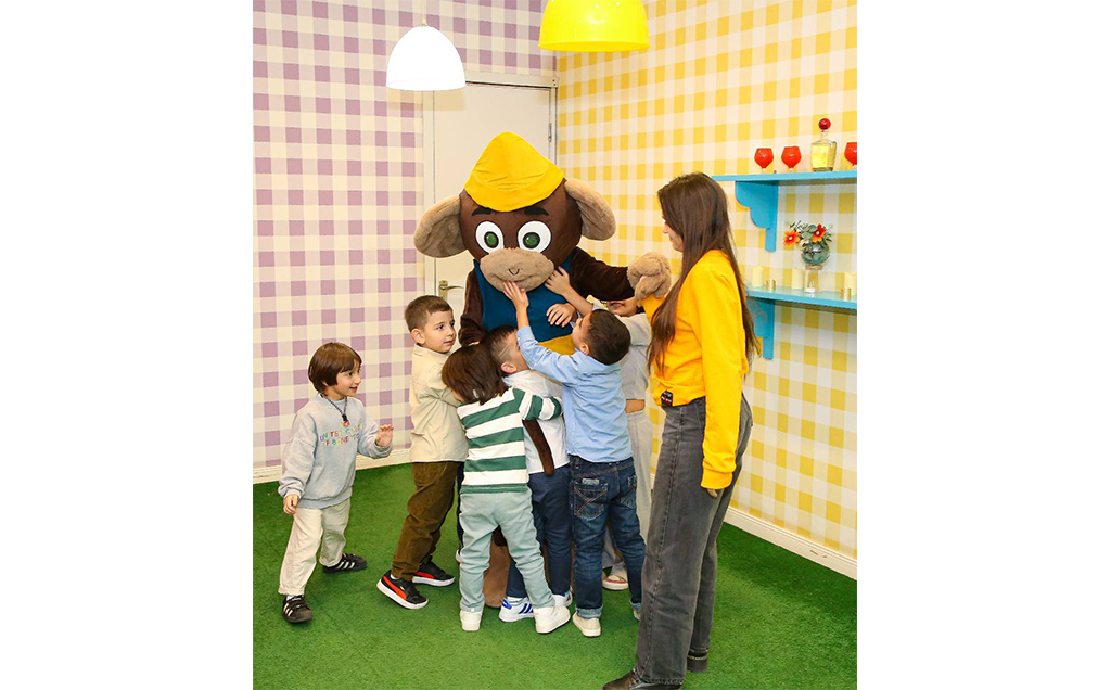 ჟირაფი ჟოზეს ლიცენზირებული დაბადების დღის პროგრამა 10+1, 15 +1 ან 20 +1 ბავშვზე