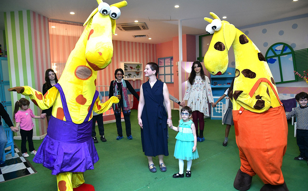 ჟირაფი ჟოზეს ლიცენზირებული დაბადების დღის პროგრამა 10+1, 15 +1 ან 20 +1 ბავშვზე