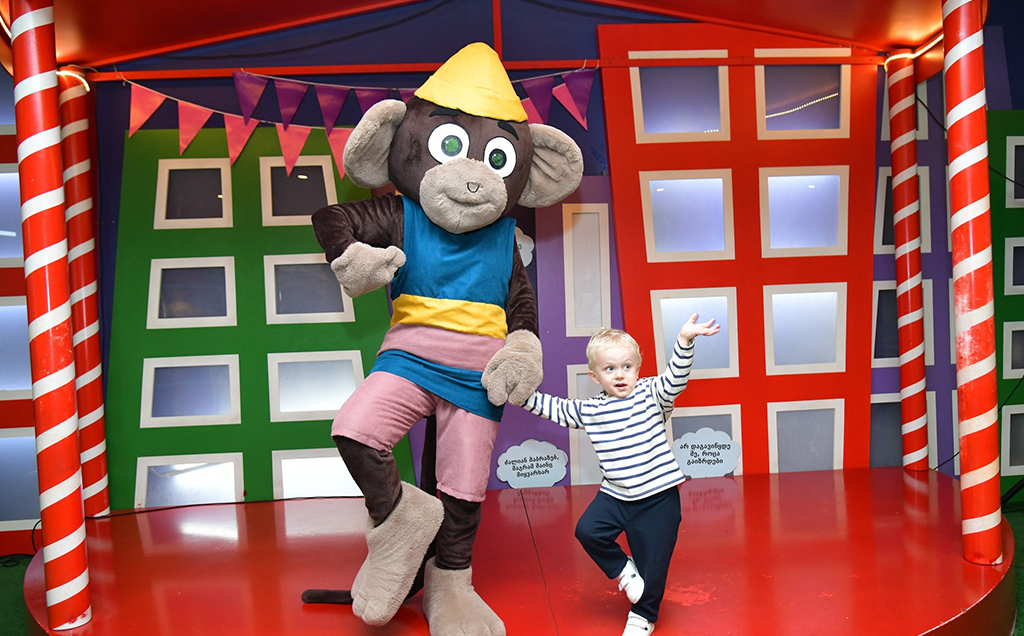 ჟირაფი ჟოზეს ლიცენზირებული დაბადების დღის პროგრამა 10+1, 15 +1 ან 20 +1 ბავშვზე