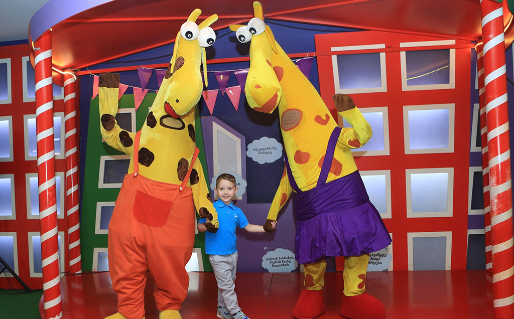 ჟირაფი ჟოზეს ლიცენზირებული დაბადების დღის პროგრამა 10+1, 15 +1 ან 20 +1 ბავშვზე