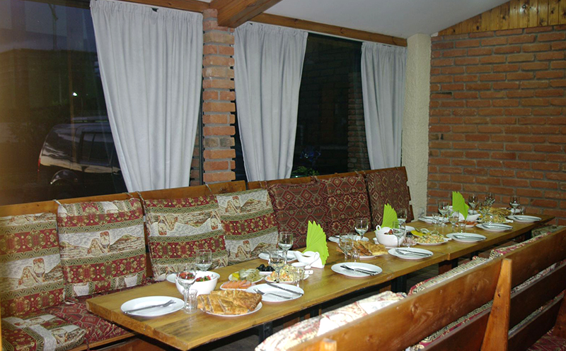 კერძები და არაყი 5-6 სტუმარზე