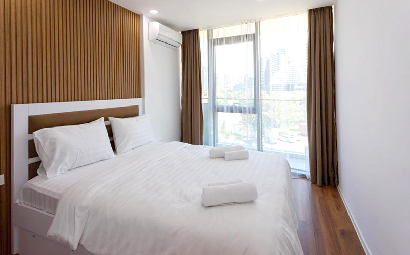 აპრილი, ბათუმში აპარტამენტი 2 სტუმარზე ზღვის ხედით, აივნით და სამზარეულოთი