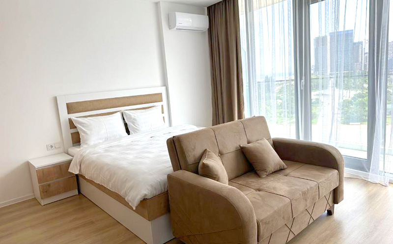 აპრილი, ბათუმში აპარტამენტი 2 სტუმარზე ზღვის ხედით, აივნით და სამზარეულოთი