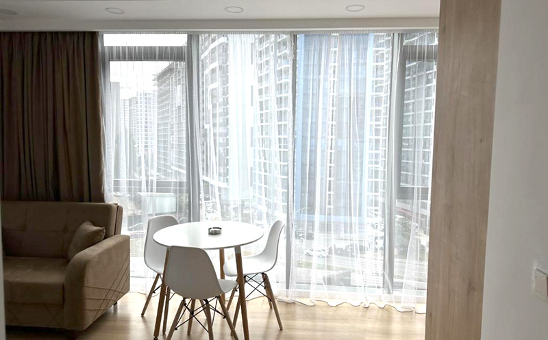 აპრილი, ბათუმში აპარტამენტი 2 სტუმარზე ზღვის ხედით, აივნით და სამზარეულოთი