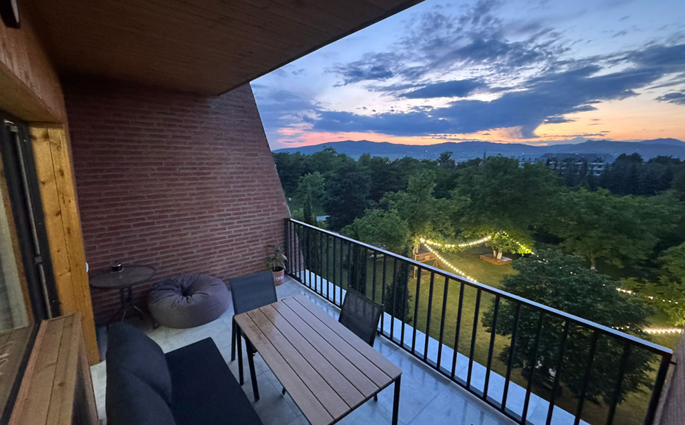 ბაზალეთში აპარტამენტი, 2+2 სტუმარზე ღია აუზით