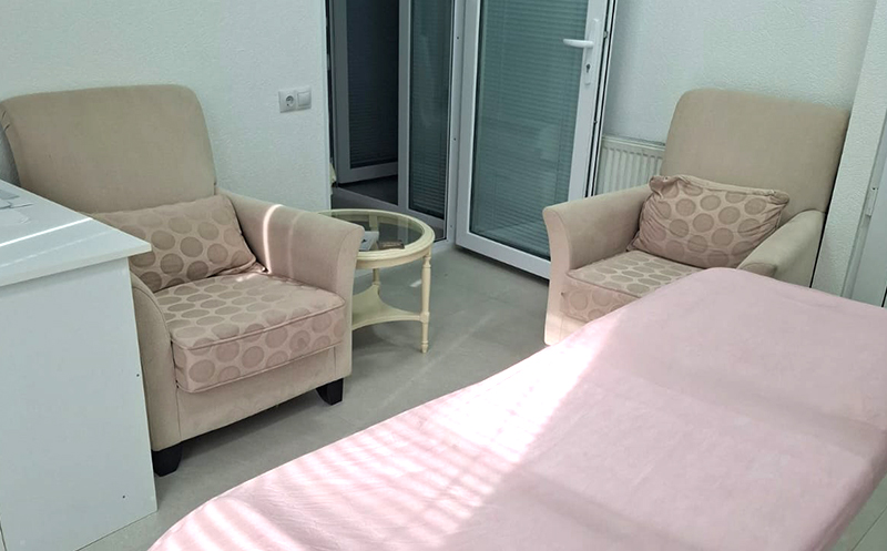 მანიკური გელ ლაქით, გამაგრებით და ნუნების დამუშავებით