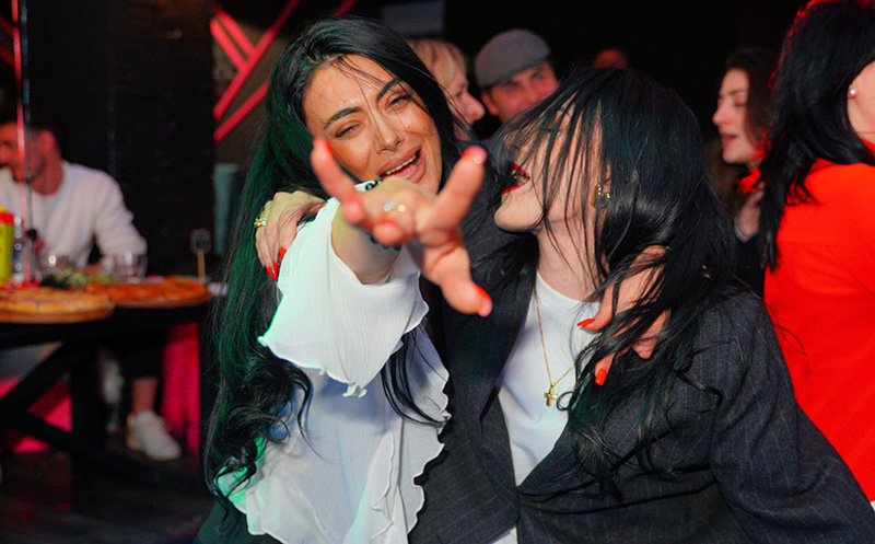 10 - 30 სტუმარზე კერძები, სასმელი, DJ, კარაოკე,