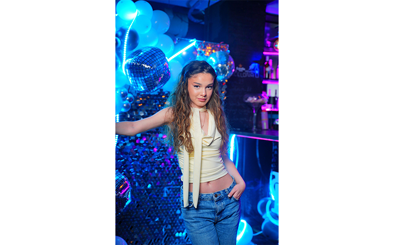 დახურული თინეიჯერული წვეულება 15, 20 ან 25 სტუმარზე, დიჯეი, კარაოკე და საჩუქრები