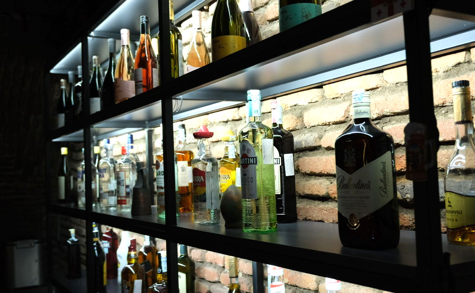 კერძები და სასმელი 6/8 სტუმარზე