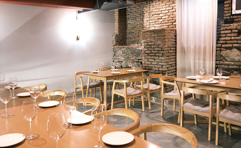 კერძები და სასმელი 6/8 სტუმარზე