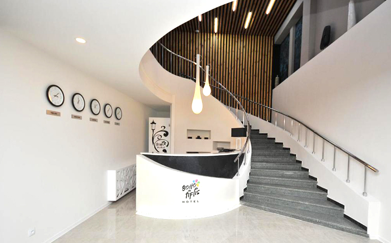 თბილისში, ნომრები 2-3 სტუმარზე საუზმით