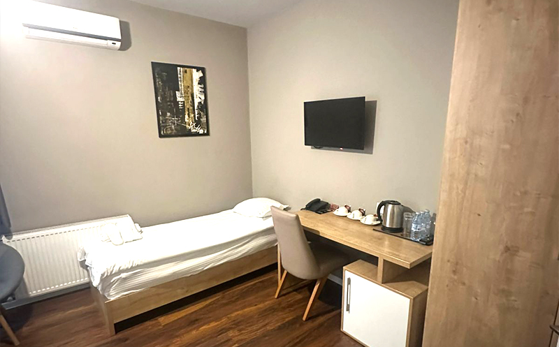 თბილისში, ნომრები 2-3 სტუმარზე საუზმით