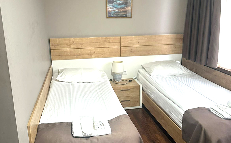 თბილისში, ნომრები 2-3 სტუმარზე საუზმით