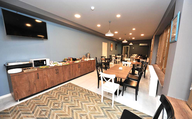 თბილისში, ნომრები 2-3 სტუმარზე საუზმით