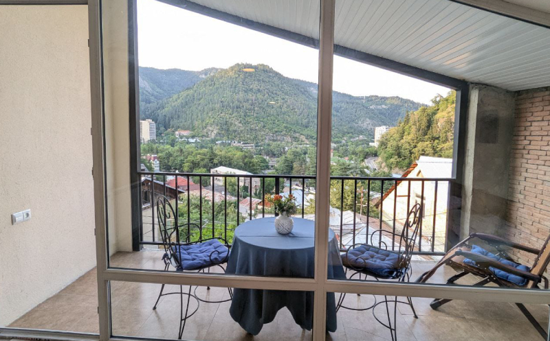 ბორჯომში, აპარტამენტი 2, 3 ან 3+1 სტუმარზე აივნით