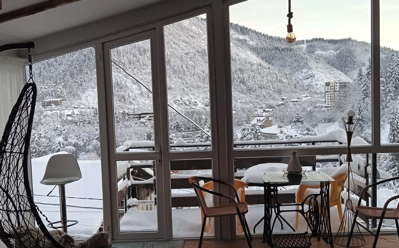 ბორჯომში, აპარტამენტი 2, 3 ან 3+1 სტუმარზე აივნით