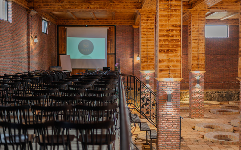 კახეთში ნომერი 2 სტუმარზე საუზმით, ღვინის ტურით და დეგუსტაციით