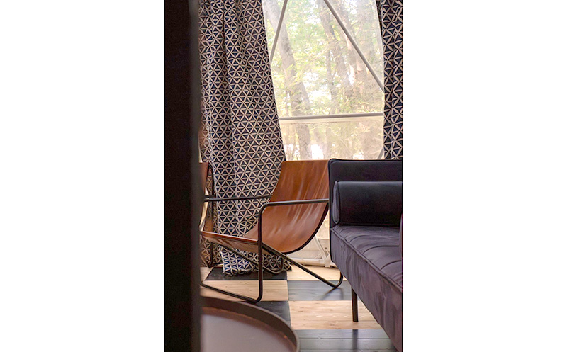 ვარციხეში, გლემფინგი 2 სტუმარზე საუზმით და დახურული აუზით