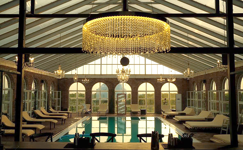 ვარციხეში, ქვის ორსართულიანი სახლი 4 სტუმარზე, საუზმით და დახურული აუზით