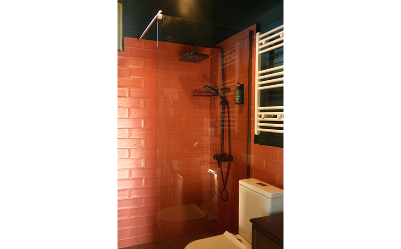 ვარციხეში, სახლი ვენახზე 4 სტუმარზე საუზმით და დახურული აუზით