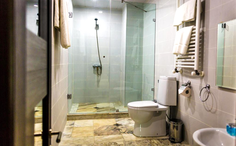 თბილისში, ნომერი 2 სტუმარზე33333333