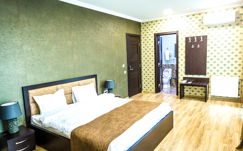 თბილისში, ნომერი 2 სტუმარზე33333333